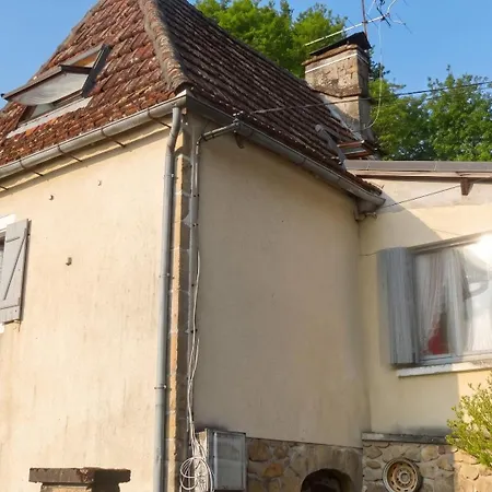 Prázdninový dům Maison De Charme A Avec Cheminee Et Jardin. Teyssieu