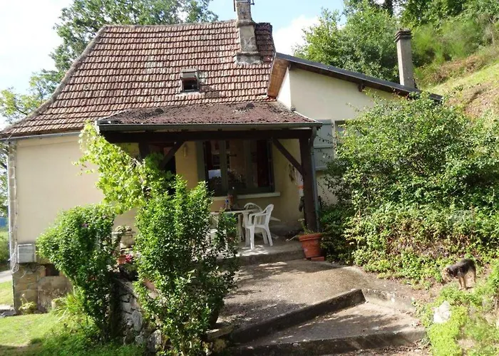 Maison De Charme à Avec Cheminée Et Jardin. *