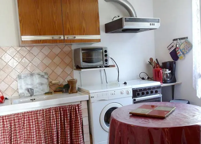 Maison De Charme à Avec Cheminée Et Jardin. Teyssieu