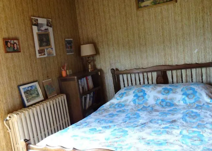 Maison De Charme à Avec Cheminée Et Jardin. Teyssieu