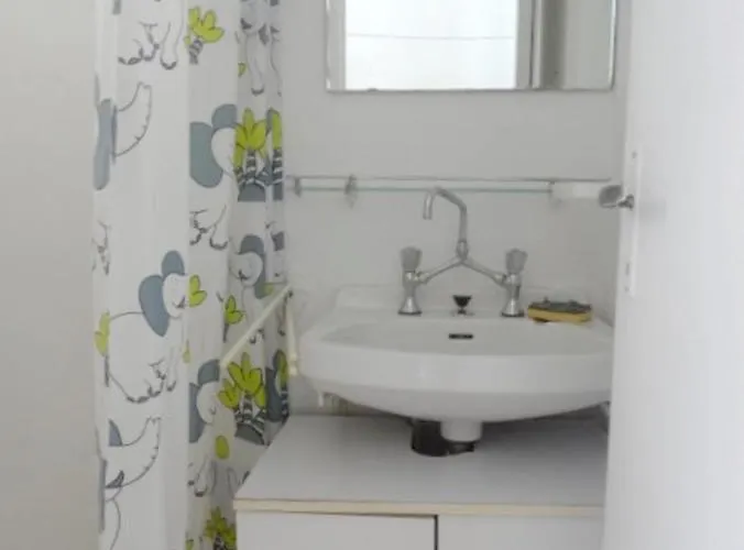 Maison De Charme à Avec Cheminée Et Jardin.