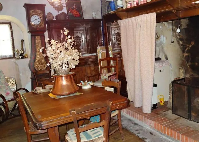 Maison De Charme à Avec Cheminée Et Jardin. Casa vacanze